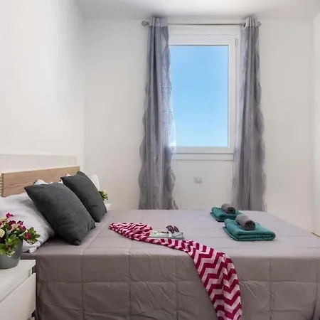 Playa De Fanabe Sleeps 8 Pool Air Con Wifi